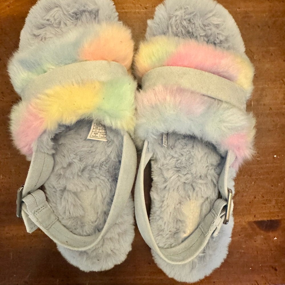 Like new! koolaburra by ugg Fluffy Rainbow Sandals Slippers